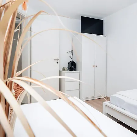 Kurzzeitglueck 24h Self Check-in E02 *