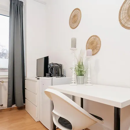 Apartamento Kurzzeitglueck 24h Self Check-in E02 *